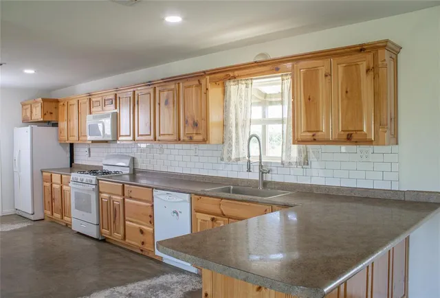 $285,000 | 2290 County Road, Paris, TX 75460