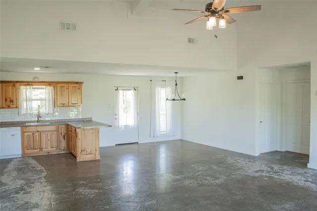 $285,000 | 2290 County Road, Paris, TX 75460