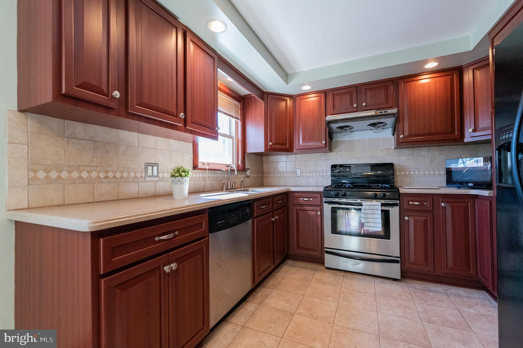 7309 Hiola Road Philadelphia, PA 19128 - Photo 7 of 21 Gallery Image 7