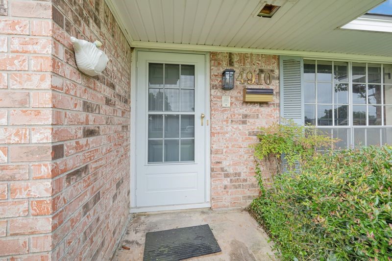 4910 Teton Street Houston, TX 77033 - Photo 7 of 27