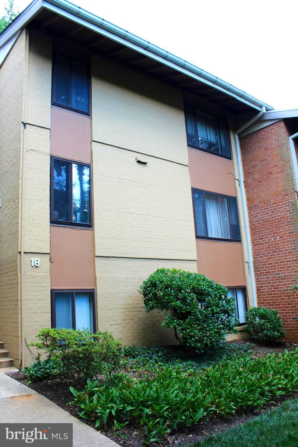 18 Cross Keys Road, Unit 18F Baltimore, MD 21210 - Photo 2 of 14 a house with a outdoor space