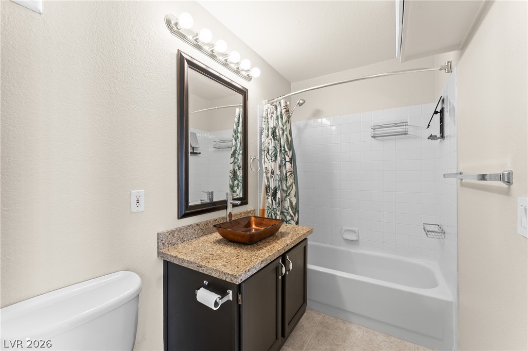 7950 West Flamingo Road, Unit 2142 Las Vegas, NV 89147 - Photo 15 of 24 Functional full bathroom featuring a modern vessel sink, granite countertop, and practical shower/tub combination.
