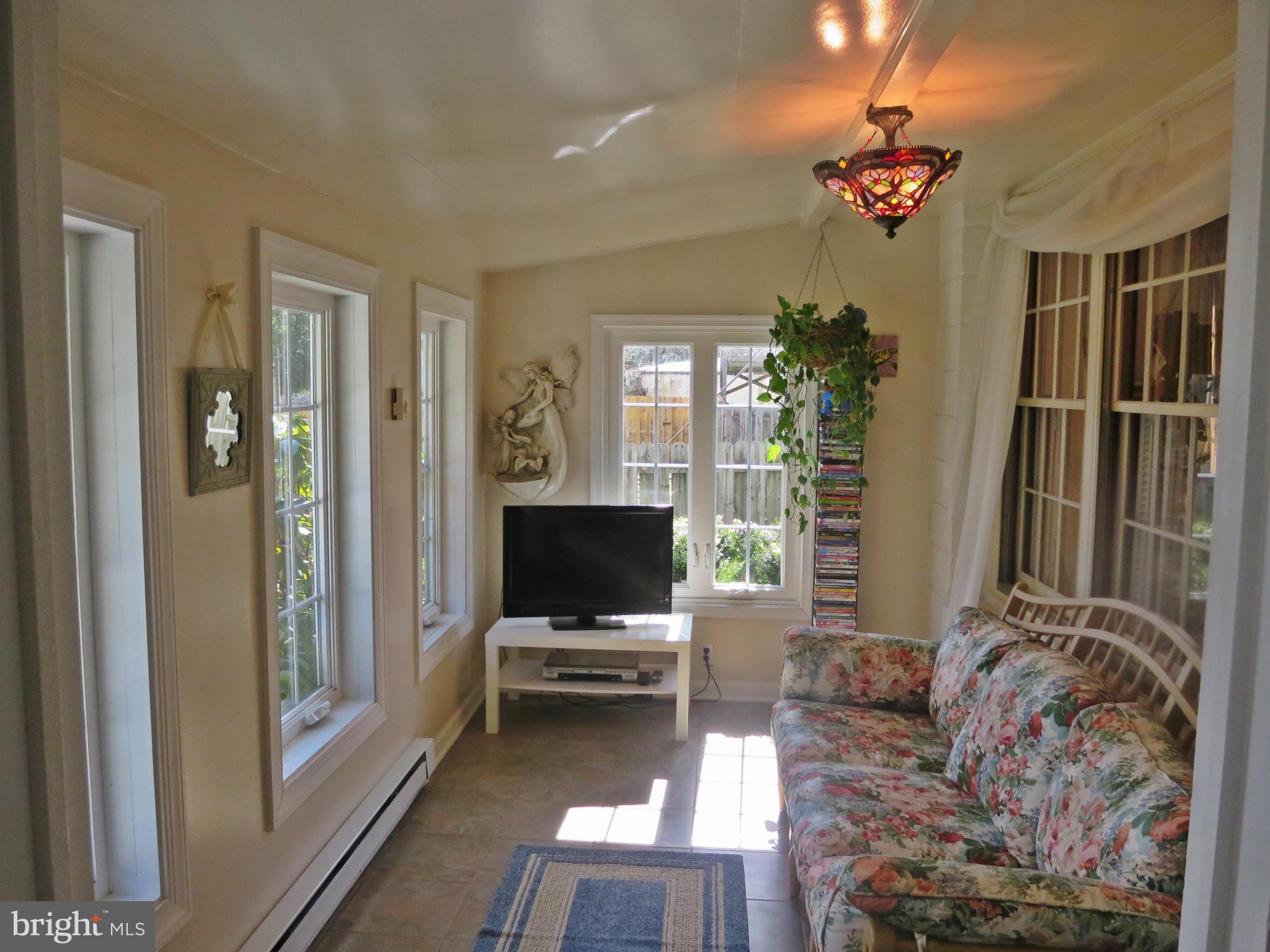 1521 Providence Road Baltimore, MD 21286 - Photo 17 of 21 Family Room
