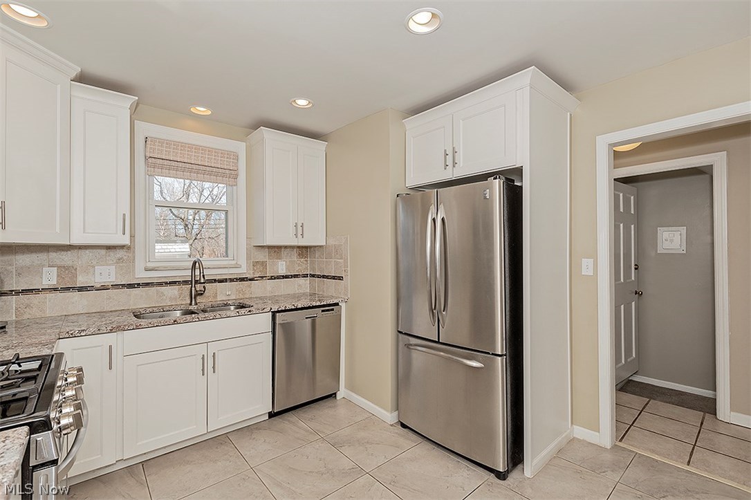 2584 Saybrook Road Cleveland, OH 44118 - Photo 11 of 27 Gallery Image 11
