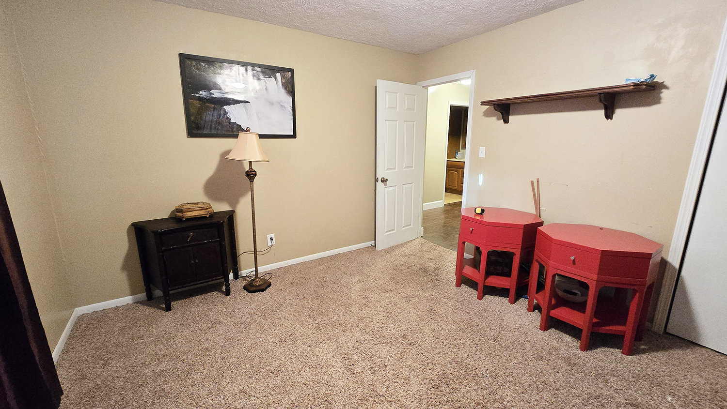 614 East Superior Street Irvington, IL 62848 - Photo 32 of 41 a room with furniture and a flat screen tv