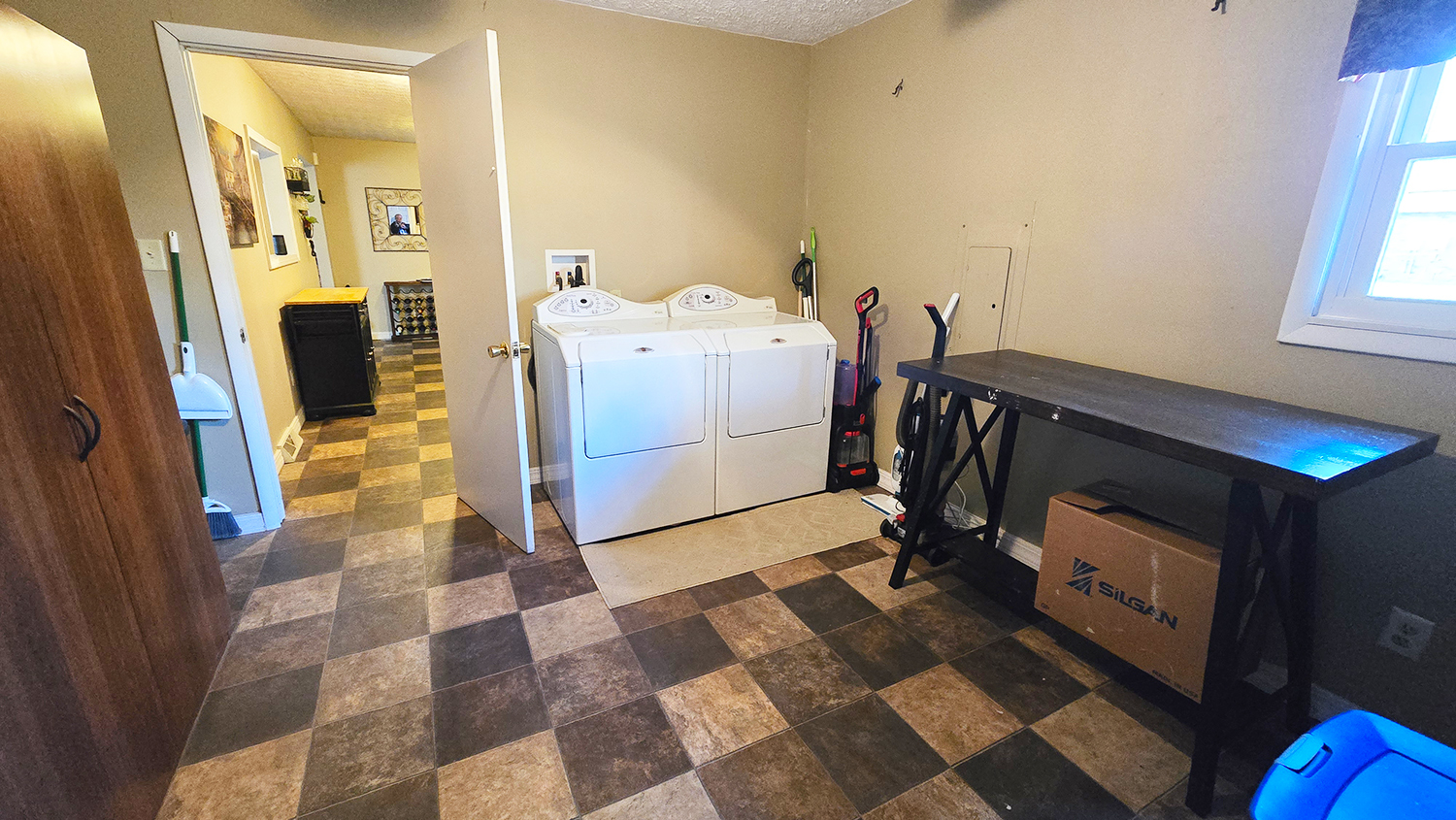 614 East Superior Street Irvington, IL 62848 - Photo 33 of 41 a utility room with dryer and washer
