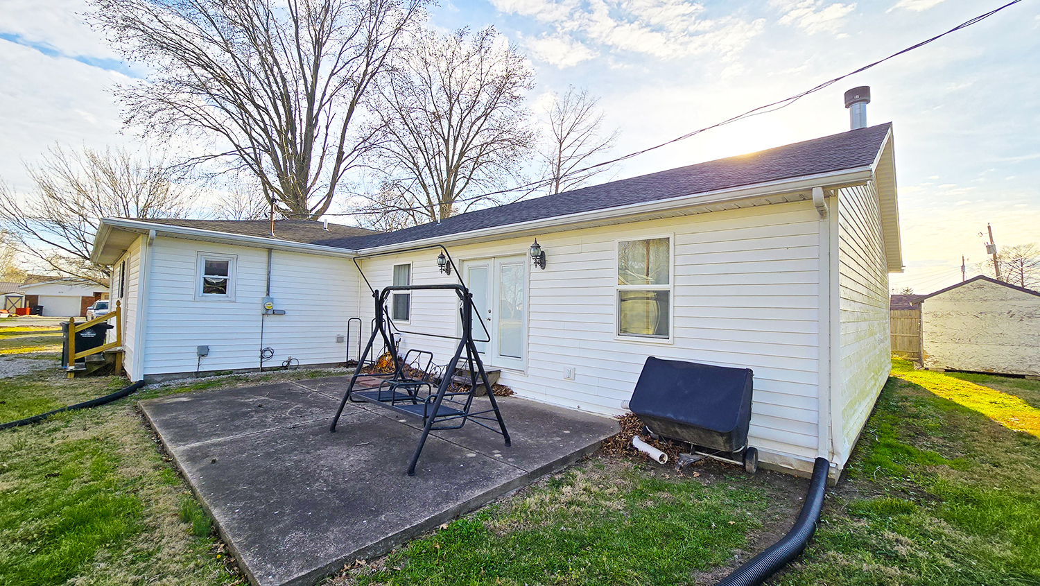 614 East Superior Street Irvington, IL 62848 - Photo 37 of 41 a backyard of a house with table and chairs