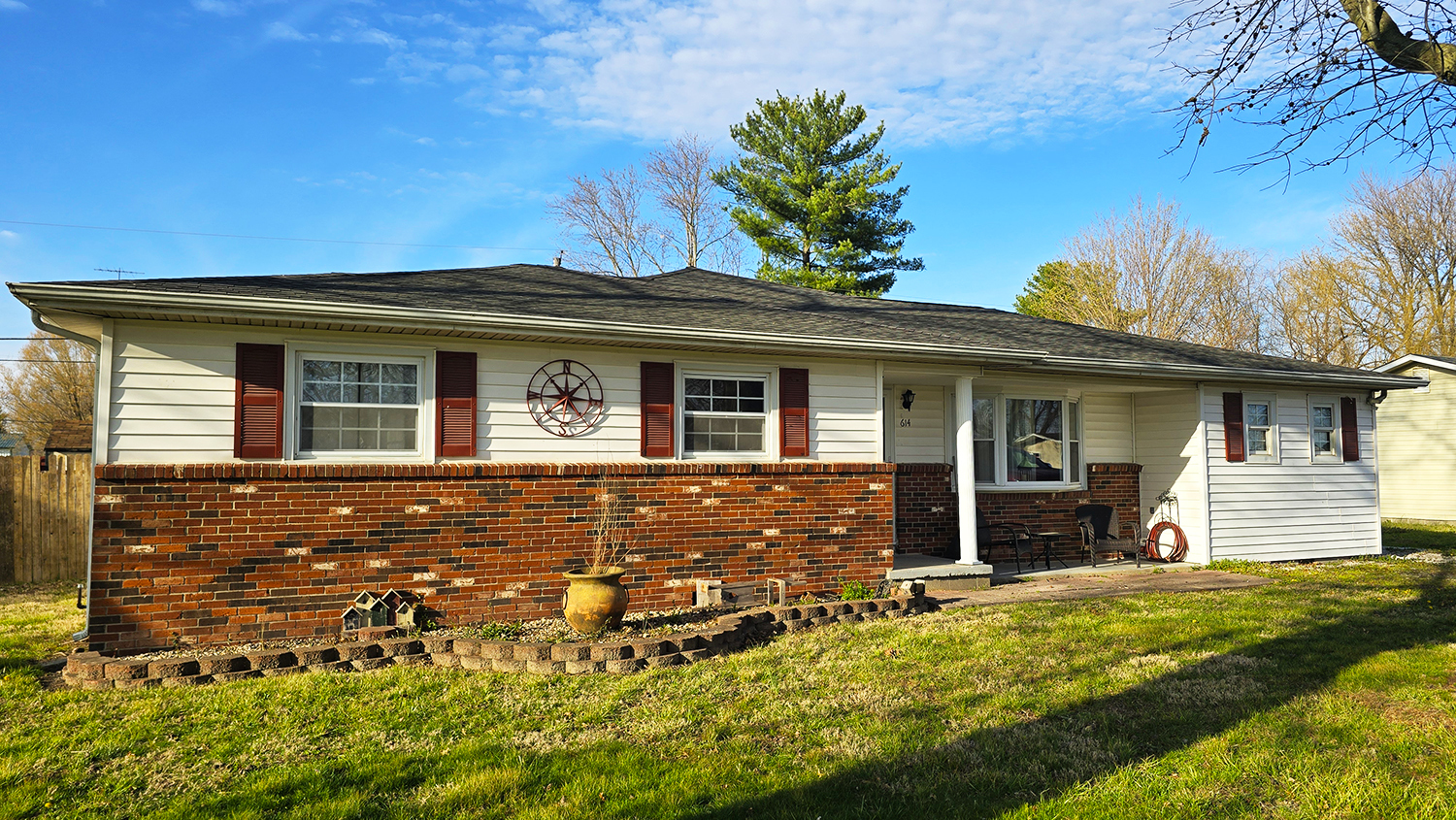 614 East Superior Street Irvington, IL 62848 - Photo 41 of 41 front view of house with a yard