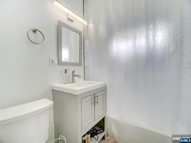 $2,400 | 97 La France Avenue, Unit 4, Bloomfield, NJ 07003