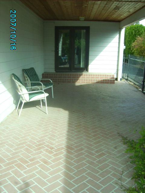 62500 Highway 97 Toppenish, WA 98948 - Photo 4 of 7 a view of a patio with a table and chairs