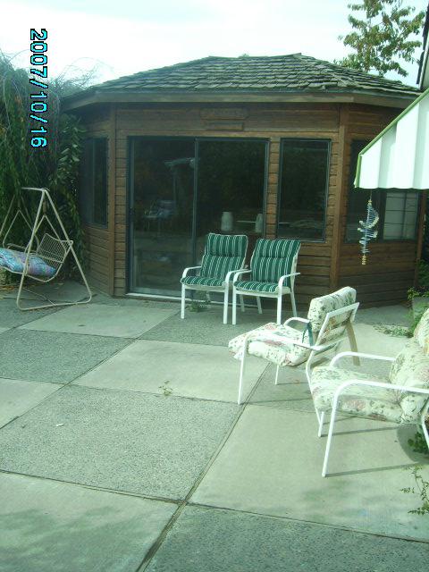62500 Highway 97 Toppenish, WA 98948 - Photo 5 of 7 a view of a patio with table and chairs and potted plants