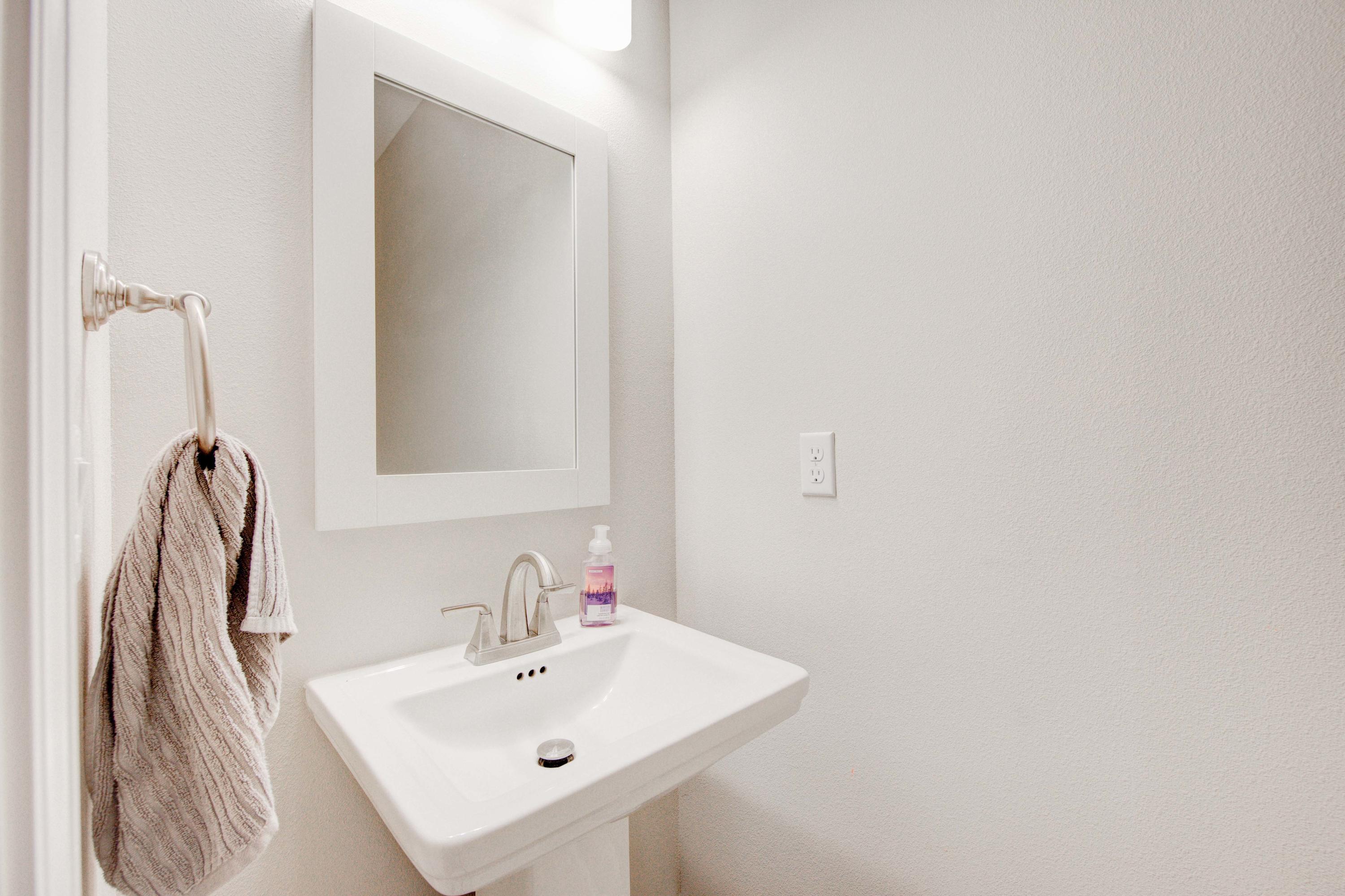 4557 Hermosa Road Crestview, FL 32539 - Photo 16 of 29 a bathroom with a sink and a mirror
