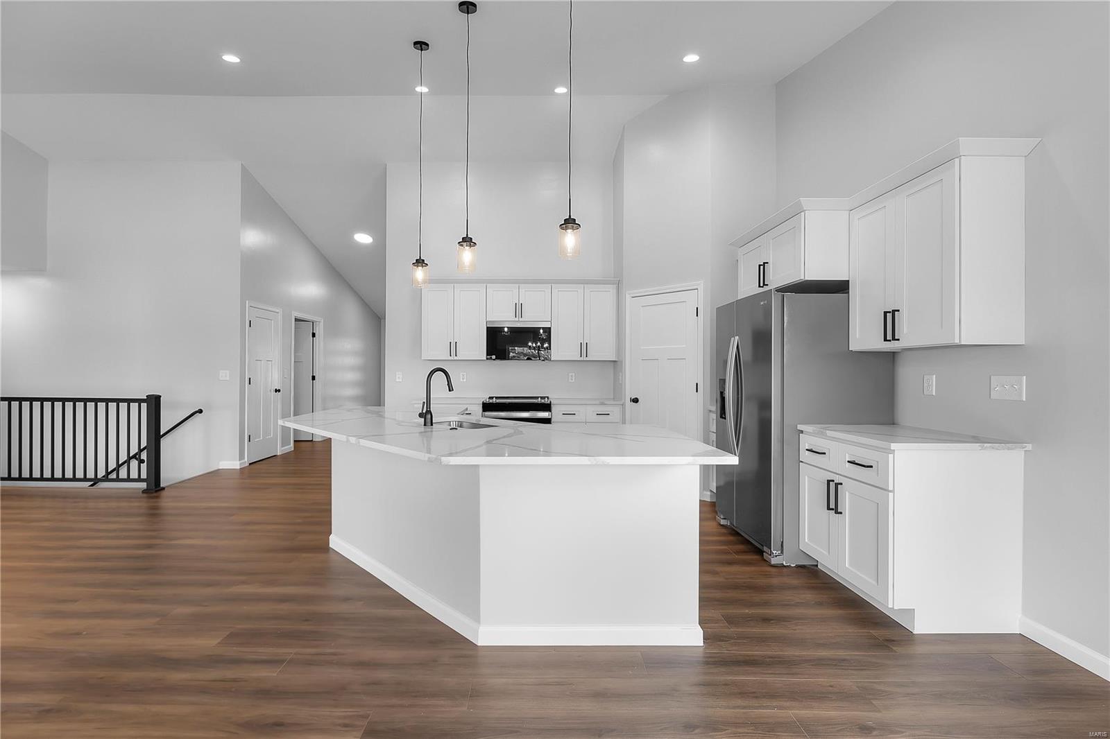 617 Lind Road St. Louis, MO 63125 - Photo 1 of 24