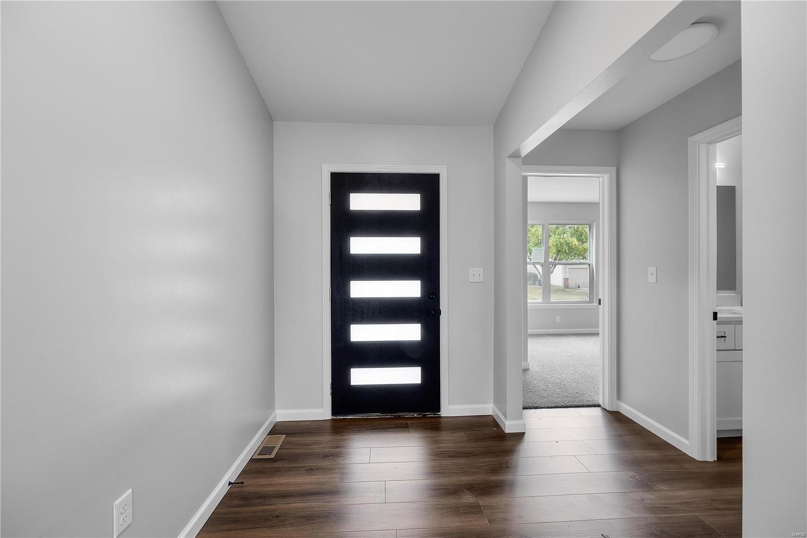 617 Lind Road St. Louis, MO 63125 - Photo 3 of 24