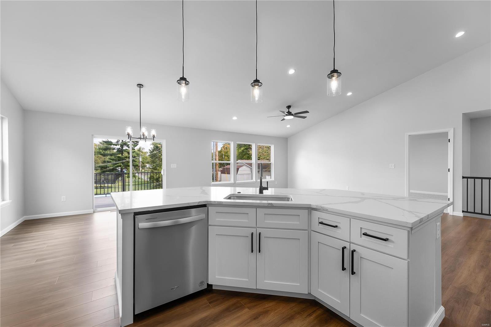 617 Lind Road St. Louis, MO 63125 - Photo 6 of 24