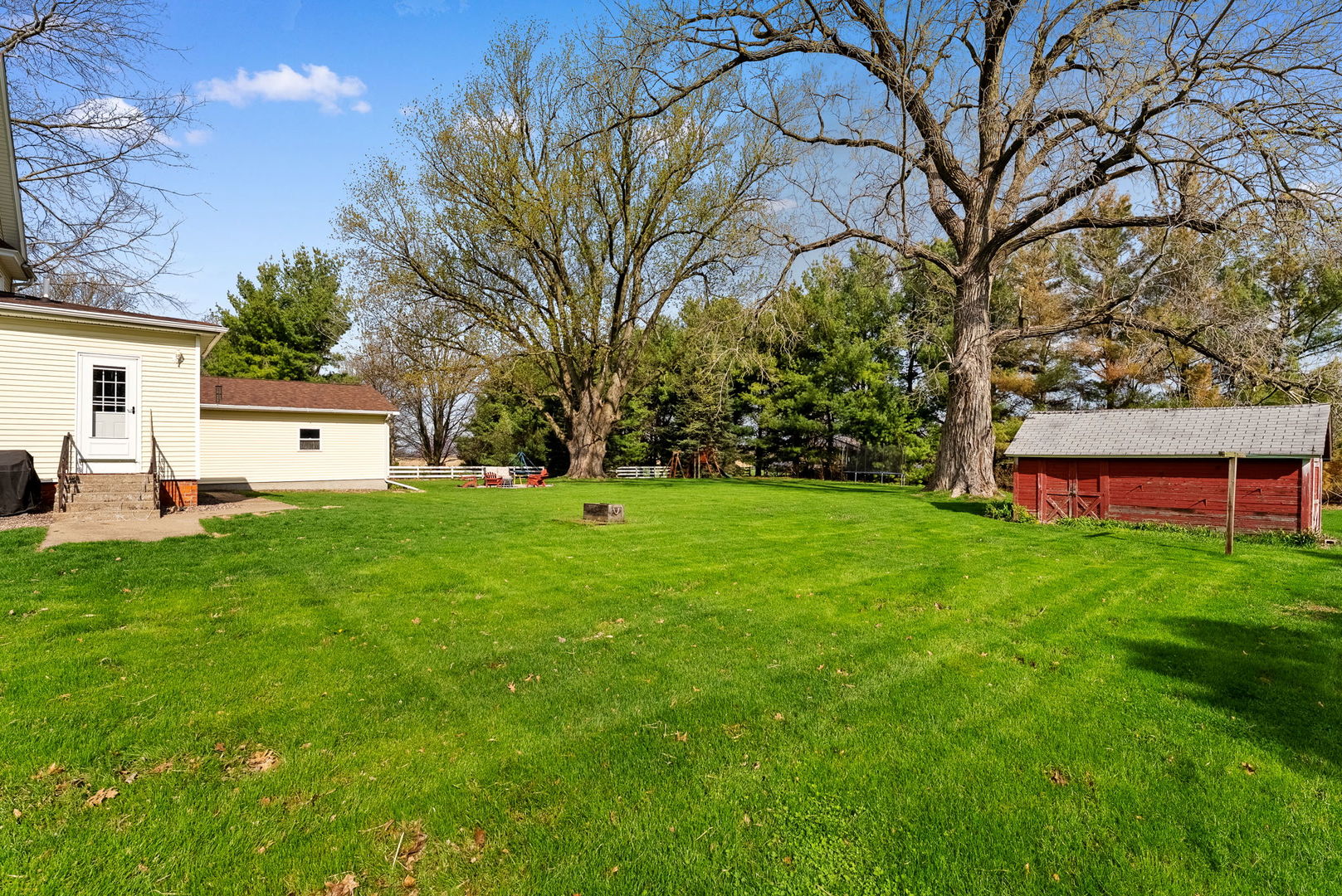 1009 Northwest 3rd Street Aledo, IL 61231 - Photo 24 of 27 a view of a backyard with a garden and trees