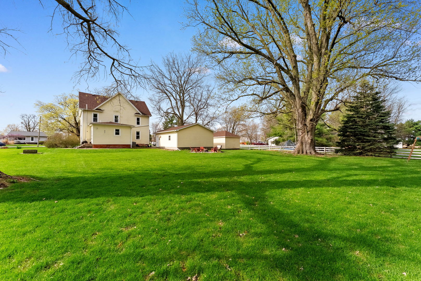 1009 Northwest 3rd Street Aledo, IL 61231 - Photo 27 of 27 a front view of house with garden