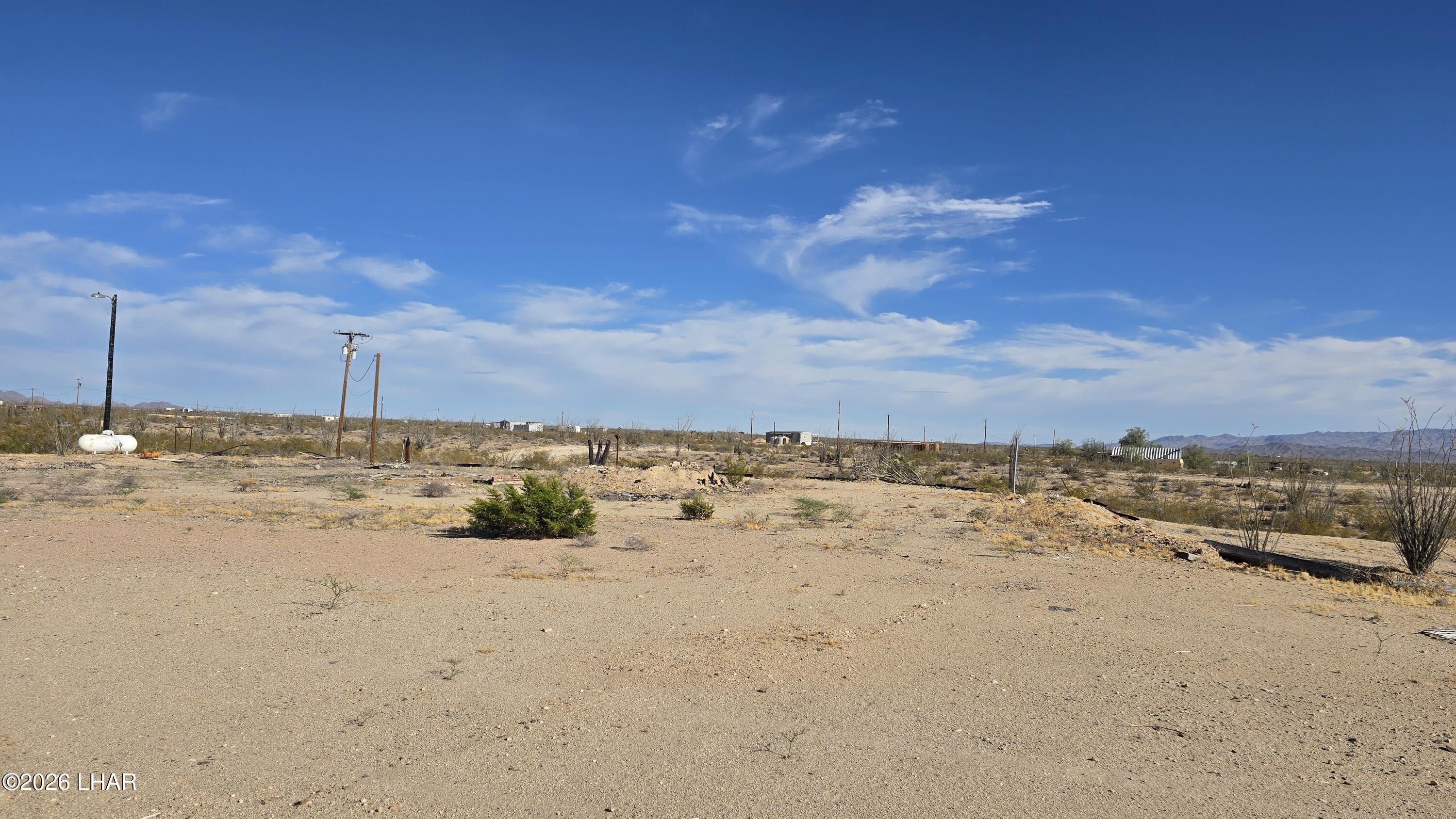 14279 Anegam Road Yucca, AZ 86438 - Photo 18 of 38