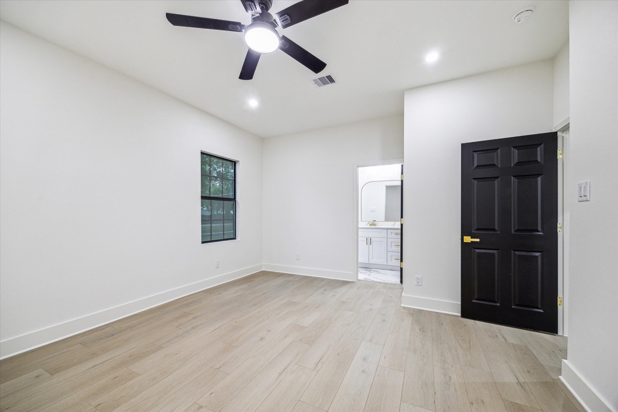 228 Lenox Street Houston, TX 77011 - Photo 7 of 16 an empty room with closet and windows