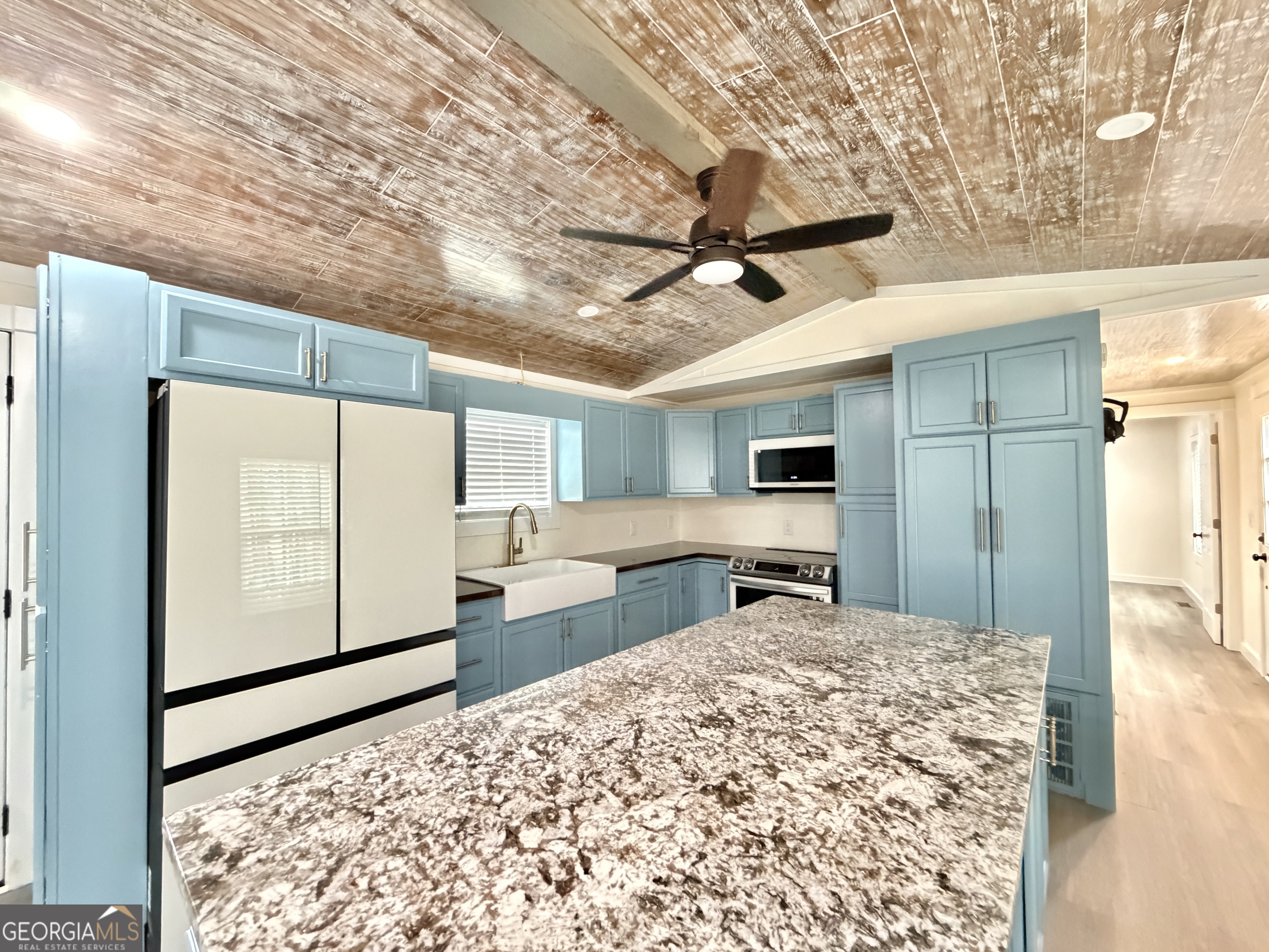 682 Lakeside Circle Cornelia, GA 30531 - Photo 2 of 32