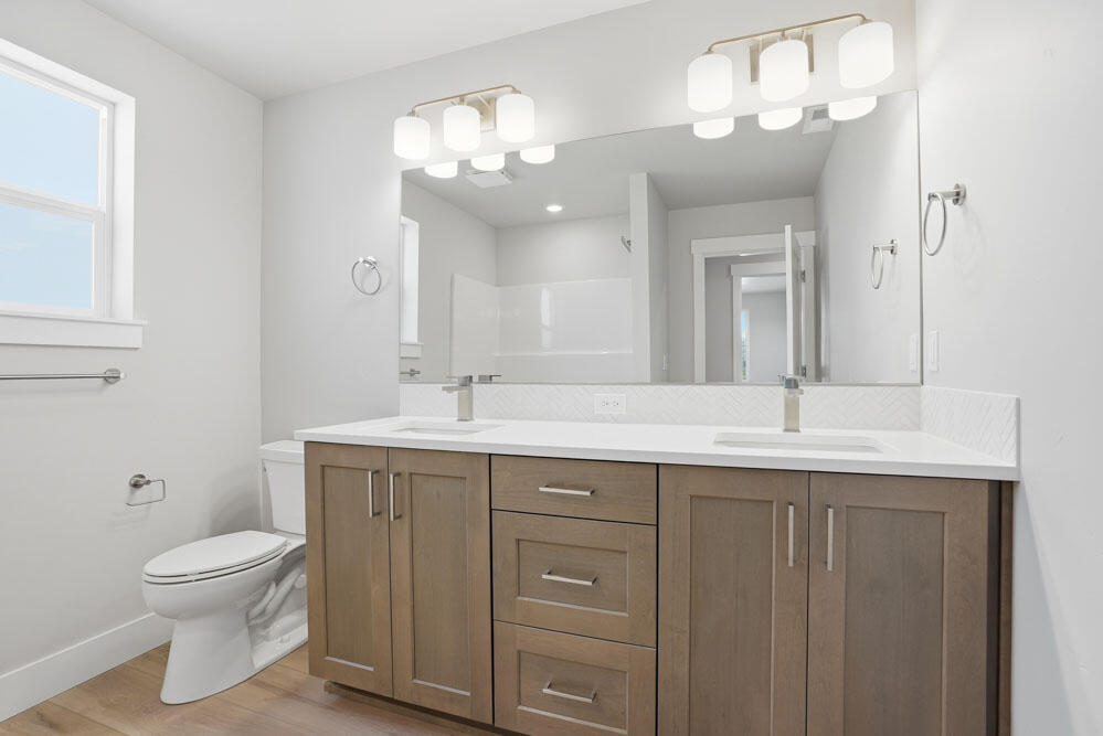 60943 Southeast Apollo Place Bend, OR 97702 - Photo 12 of 21 2 vanity sinks!!