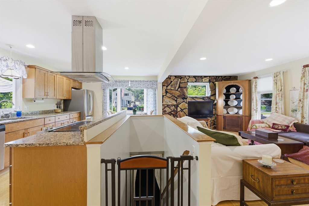 110 Parkerview Street Springfield, MA 01129 - Photo 5 of 32