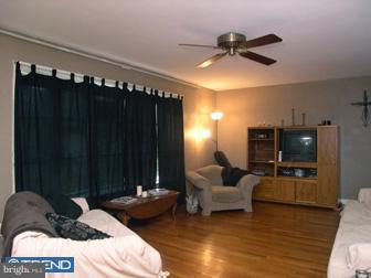 207 West County Line Road Hatboro, PA 19040 - Photo 2 of 8 Living Room