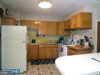 207 West County Line Road Hatboro, PA 19040 - Photo 4 of 8 Kitchen