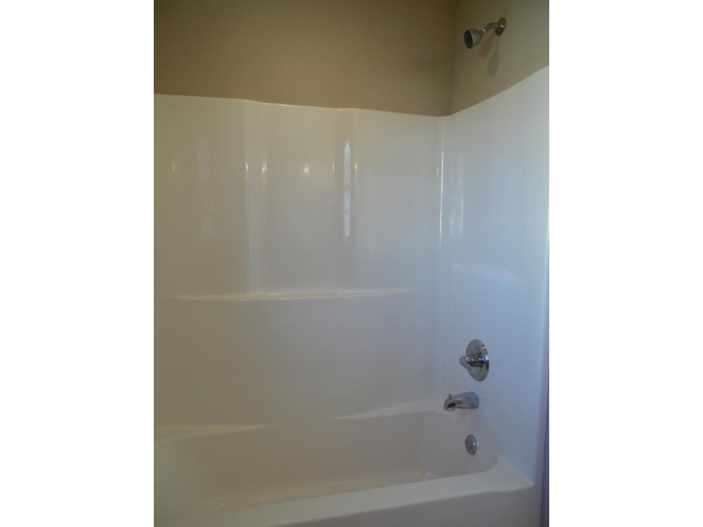 2216 Sherwood Road Kingsport, TN 37664 - Photo 24 of 33 Tub Shower Combo