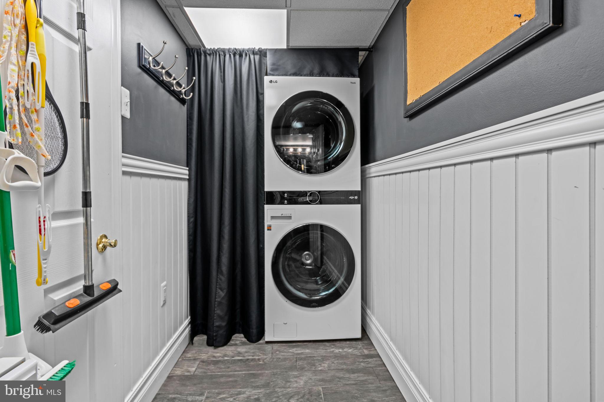 809 Millwood Road Philadelphia, PA 19115 - Photo 14 of 22 a utility room with dryer and washer