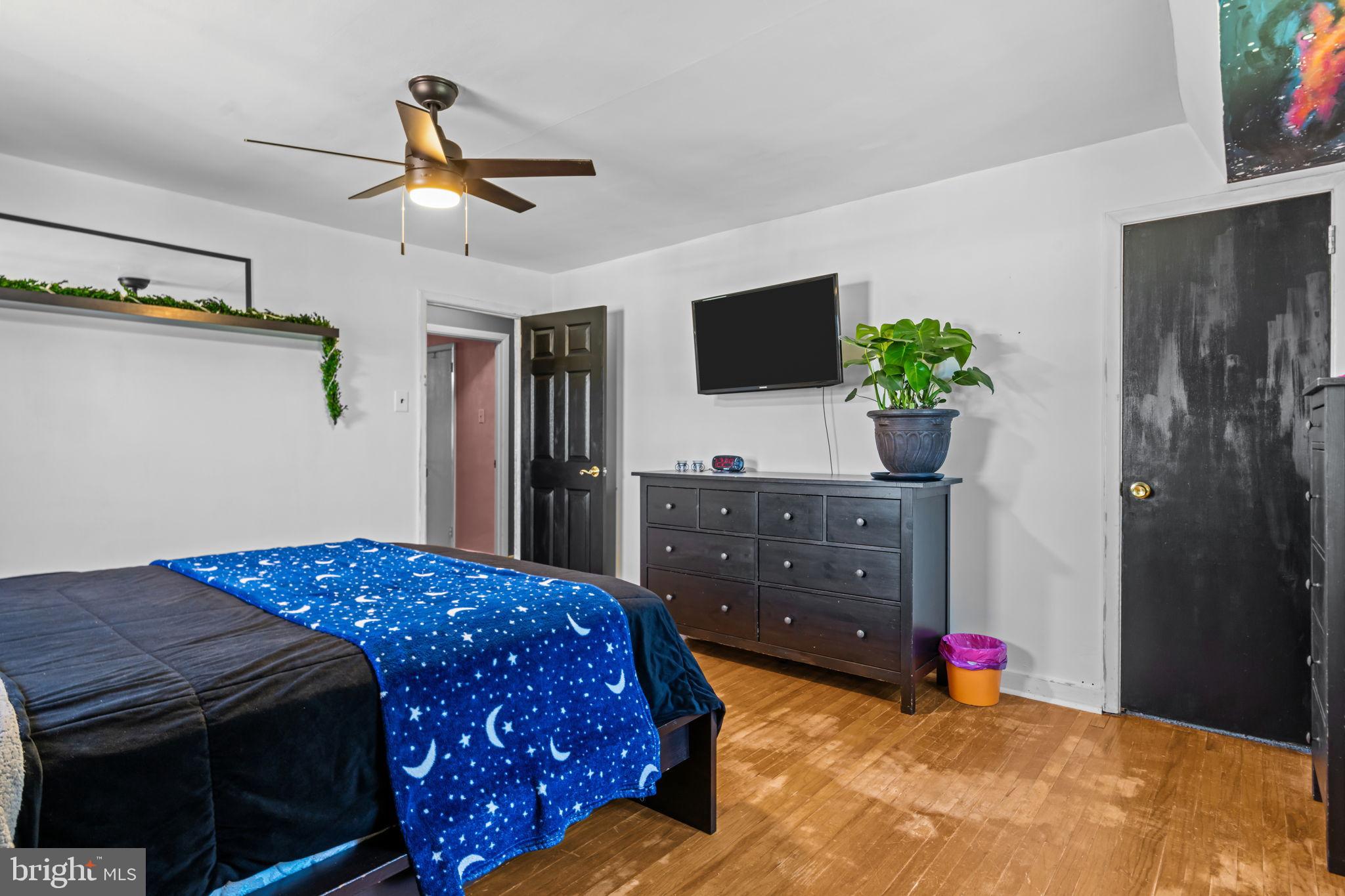 809 Millwood Road Philadelphia, PA 19115 - Photo 18 of 22 a bedroom with a bed and a flat screen tv