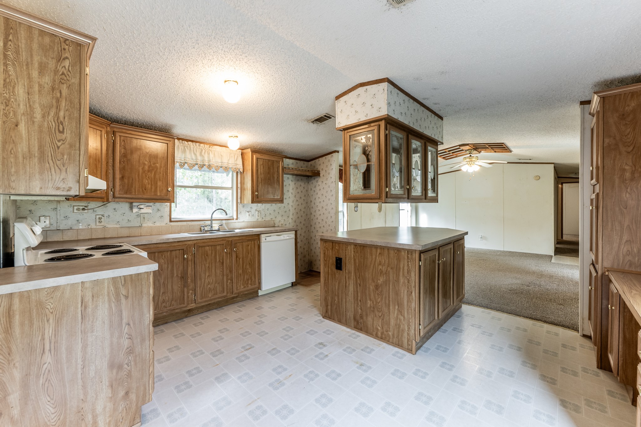 400 Marina Drive Trinity, TX 75862 - Photo 9 of 25 a kitchen with stainless steel appliances granite countertop a stove a sink and a refrigerator