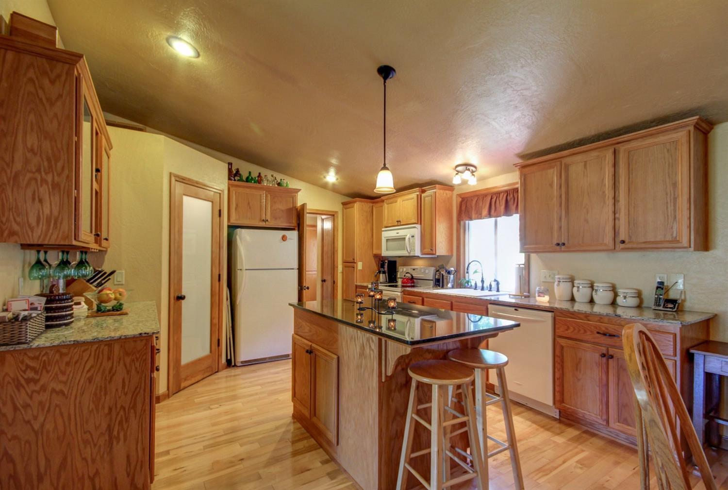 17555 North Applegate Road Grants Pass, OR 97527 - Photo 2 of 25 Additional Photo