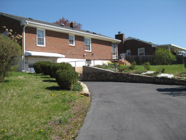 4656 Elva Road Northwest Roanoke, VA 24017 - Photo 2 of 10 front view of a house with a yard