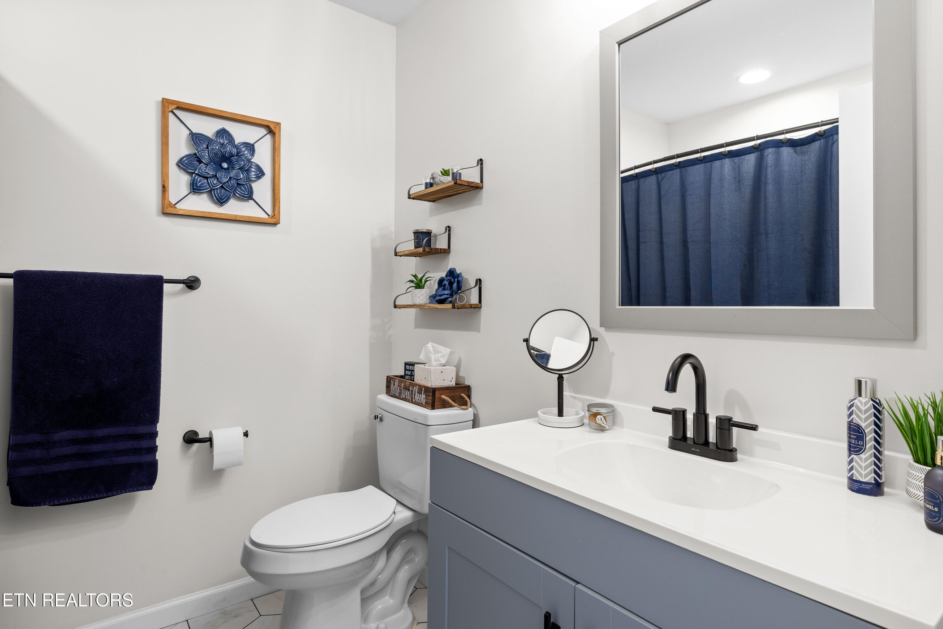 4149 Sevierville Road Maryville, TN 37804 - Photo 18 of 44 Hall Bath Main Level