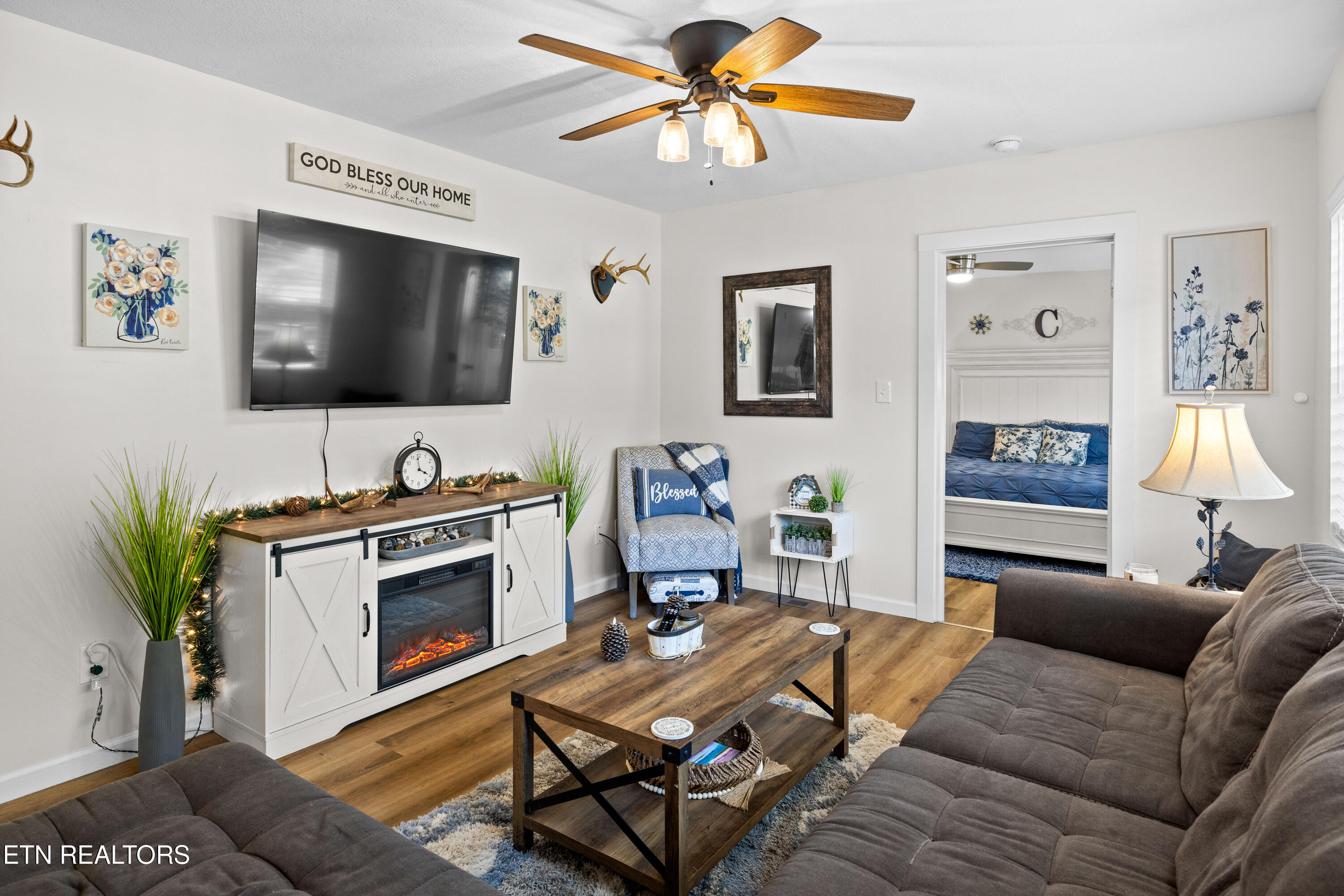 4149 Sevierville Road Maryville, TN 37804 - Photo 3 of 44 Large Living