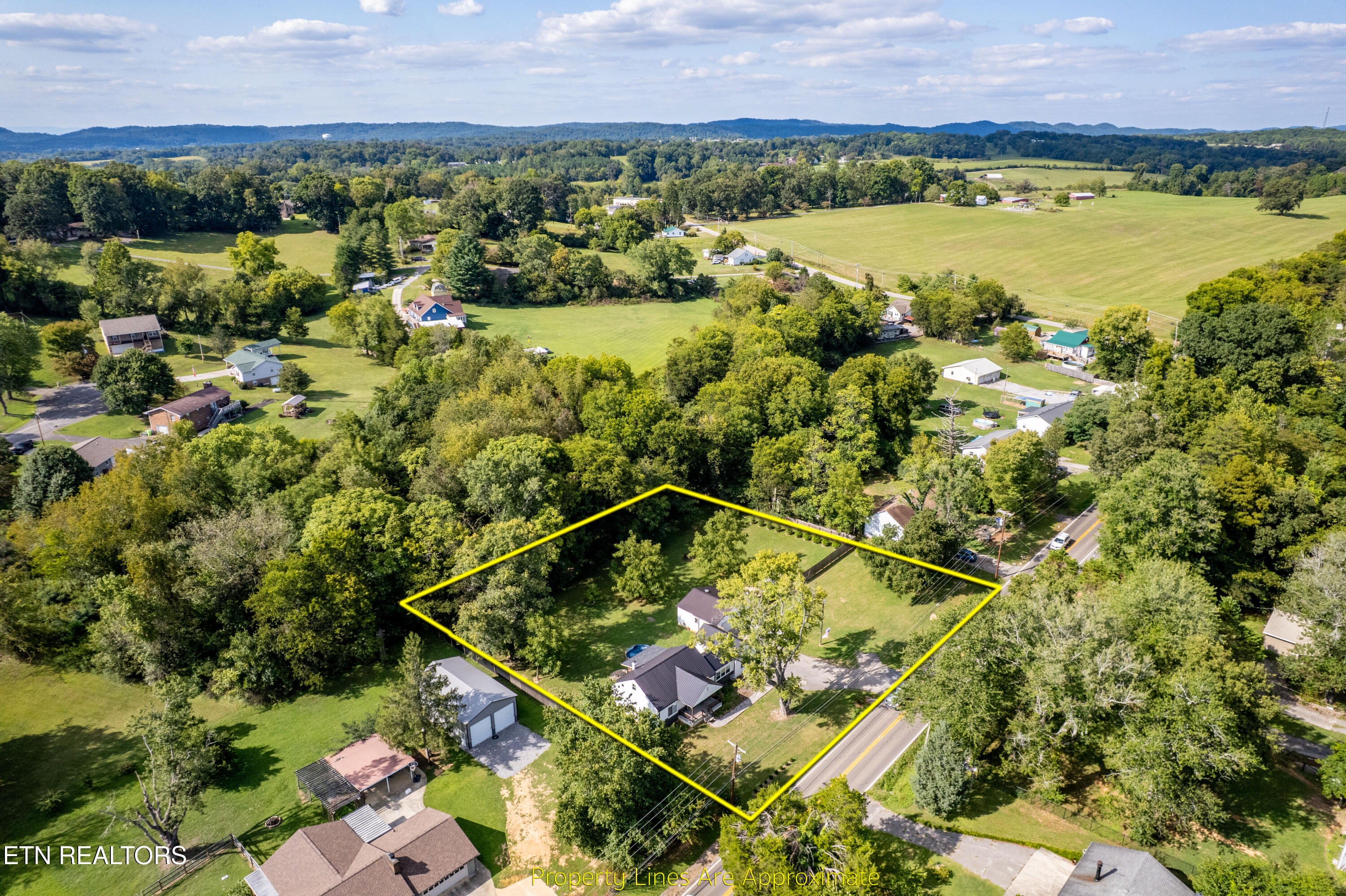 4149 Sevierville Road Maryville, TN 37804 - Photo 41 of 44 Room To Move Around