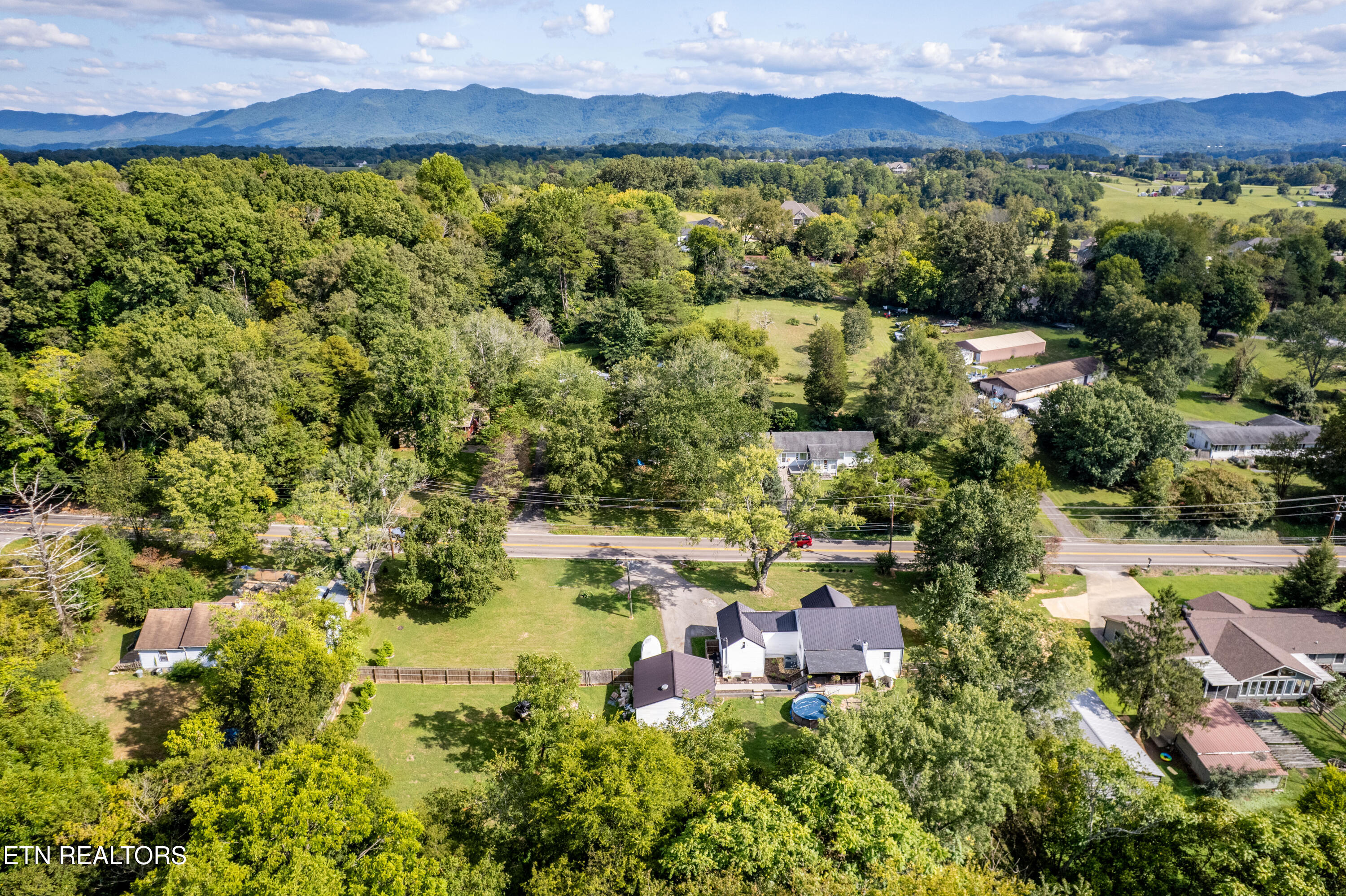 4149 Sevierville Road Maryville, TN 37804 - Photo 43 of 44 Love the Yard!