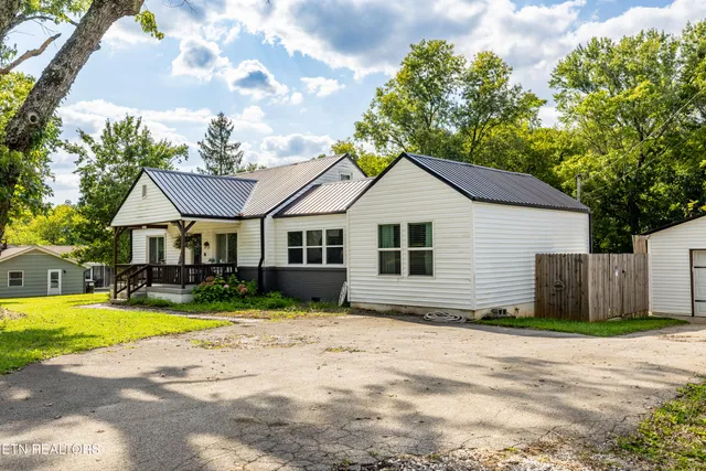 $418,000 | 4149 Sevierville Road, Maryville, TN 37804