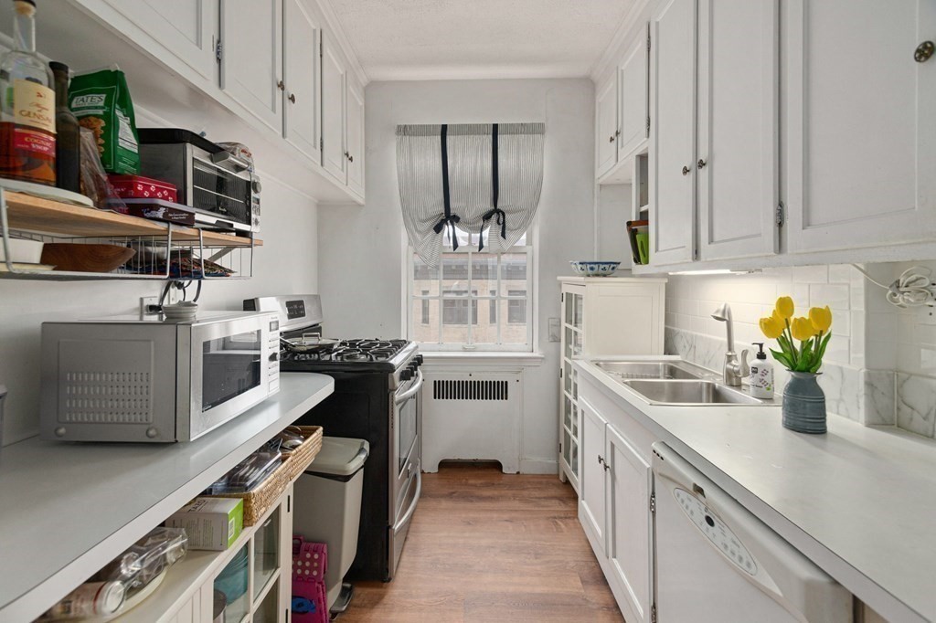 36 Browne Street, Unit 6 Brookline, MA 02446 - Photo 4 of 19