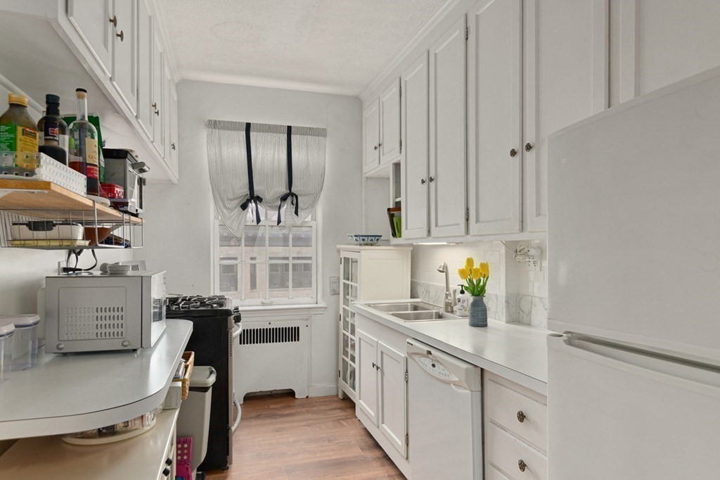 36 Browne Street, Unit 6 Brookline, MA 02446 - Photo 5 of 19