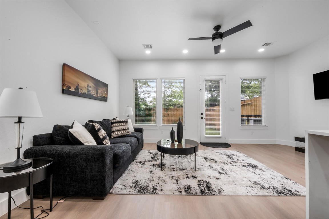 6815 Paris Street Houston, TX 77021 - Photo 24 of 30 a living room with furniture and a rug
