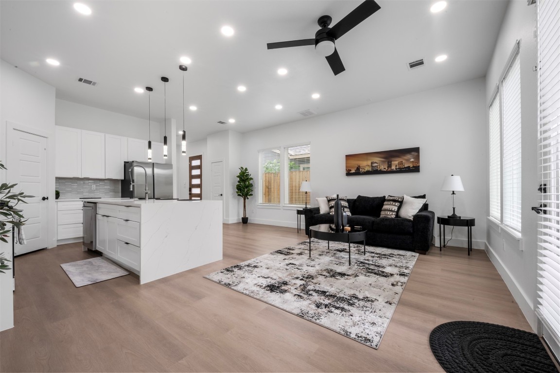 6815 Paris Street Houston, TX 77021 - Photo 25 of 30 a living room with furniture and kitchen view