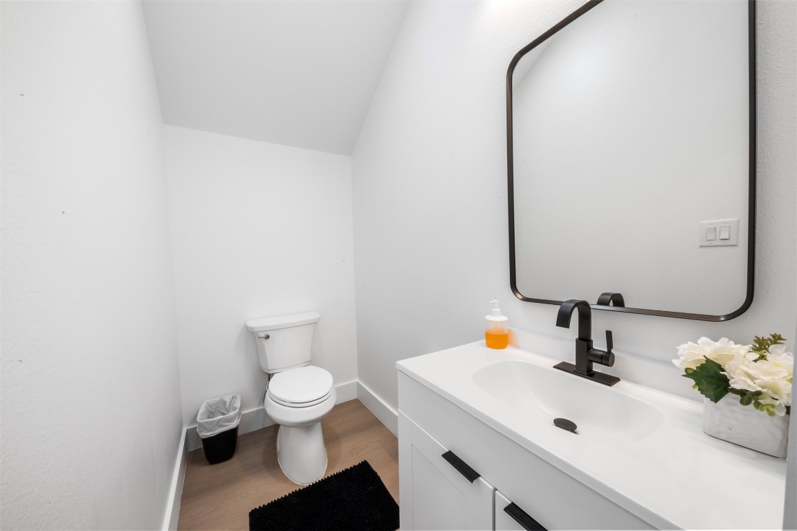 6815 Paris Street Houston, TX 77021 - Photo 30 of 30 a bathroom with a sink and a mirror