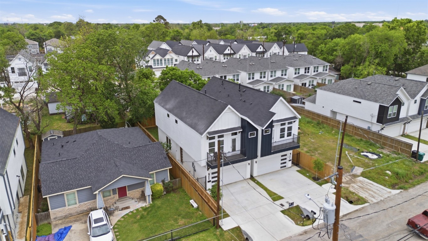 6815 Paris Street Houston, TX 77021 - Photo 5 of 30 an aerial view of a house with a garden