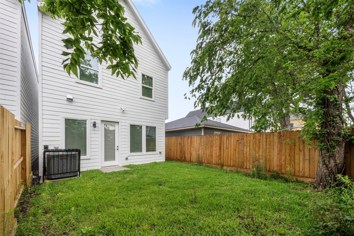 6815 Paris Street Houston, TX 77021 - Photo 7 of 30 a view of a house with backyard and porch