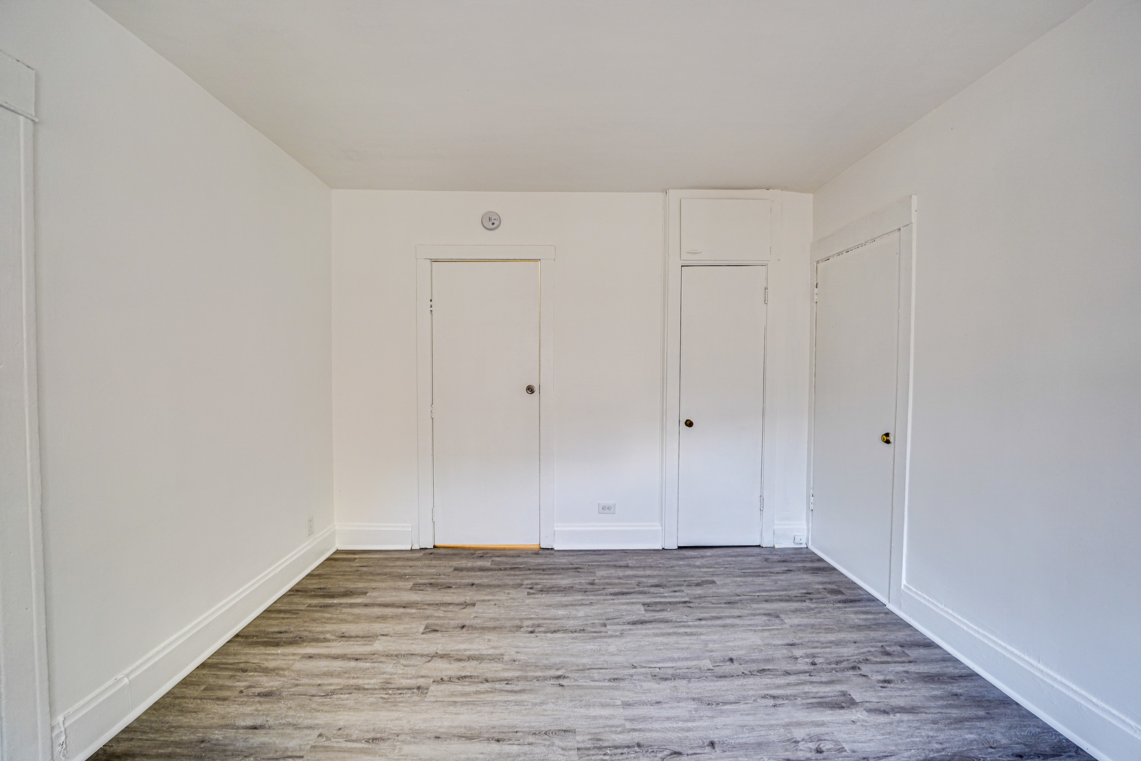 523 Grand Avenue, Unit 2 Aurora, IL 60506 - Photo 6 of 12 a view of room