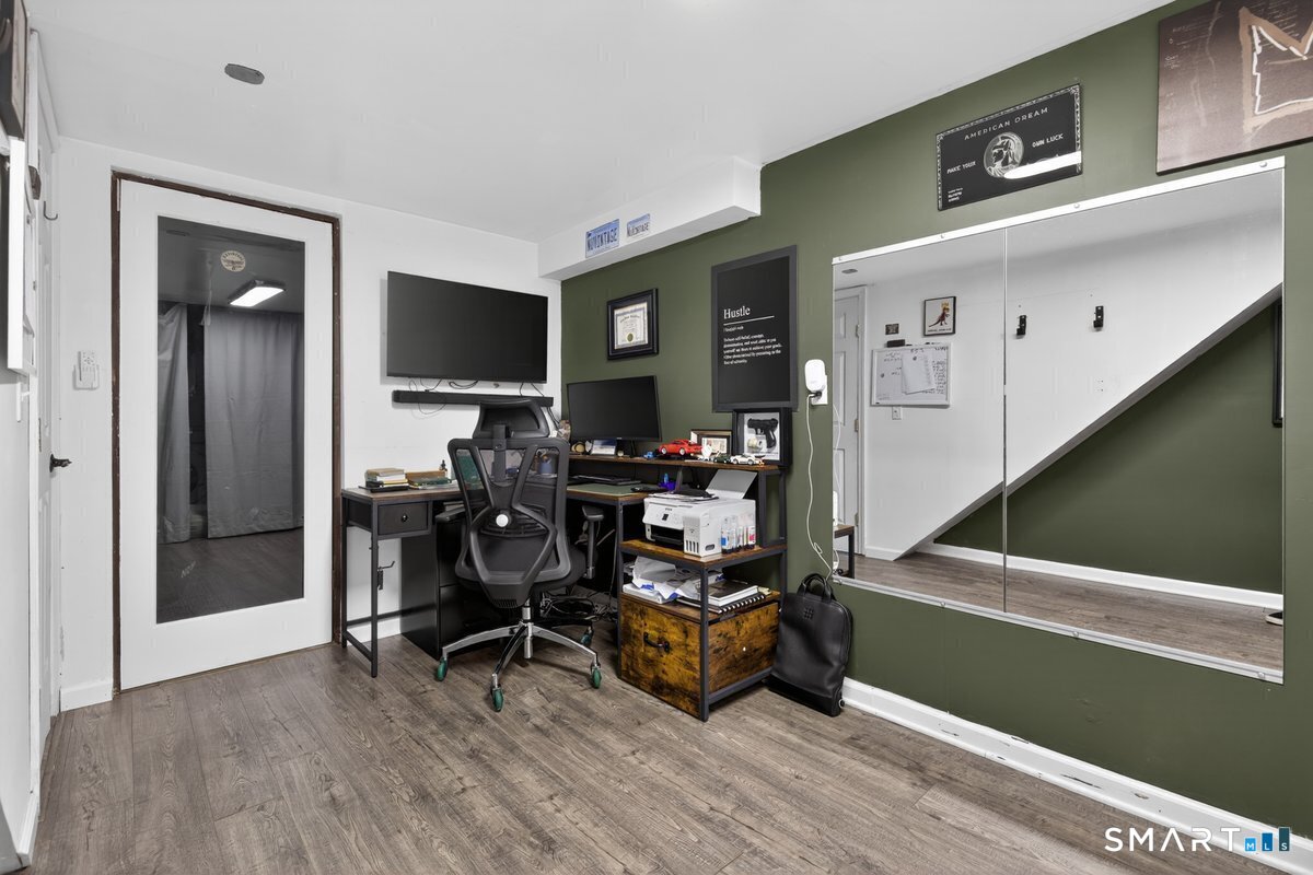 131 Clay Hill Road Stamford, CT 06905 - Photo 19 of 32