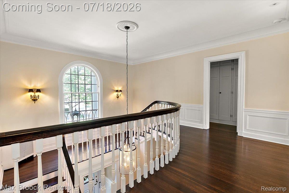 294 Lincoln Road Grosse Pointe, MI 48230 - Photo 21 of 84 2nd Floor Hall Alternate View