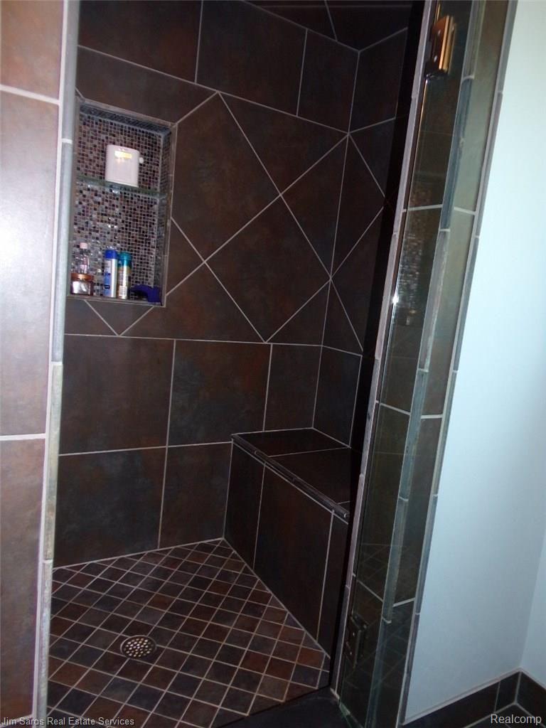 1070 North Renaud Road Grosse Pointe, MI 48236 - Photo 41 of 47 100_0084 (1280x960).jpg